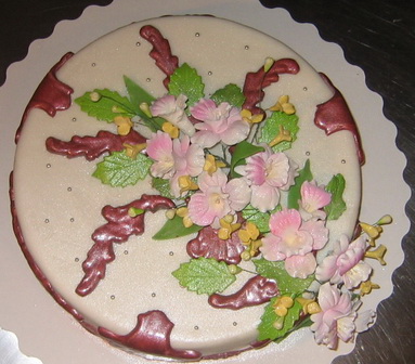 Многоярусный Праздничный весенний торт с ландышами